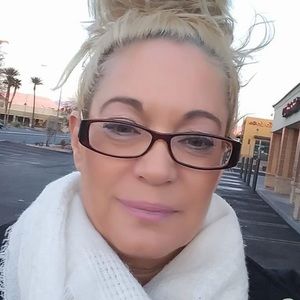 Meet your Posher, Stephanee